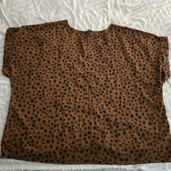 Emery Rose animal print blouse - Picture 3 of 3